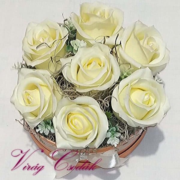 Virág Csodák - Élethű szappan rózsából készült virágbox, 7 fejes, krém - felülnézet