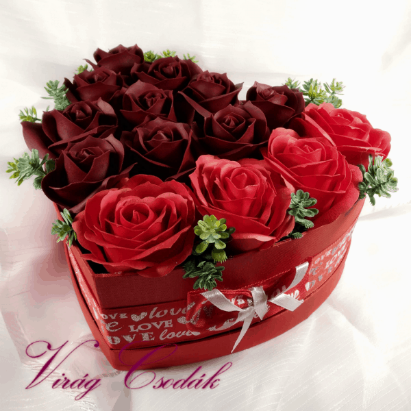 Bordó-piros szappanrózsa virágbox - Virág Csodák
